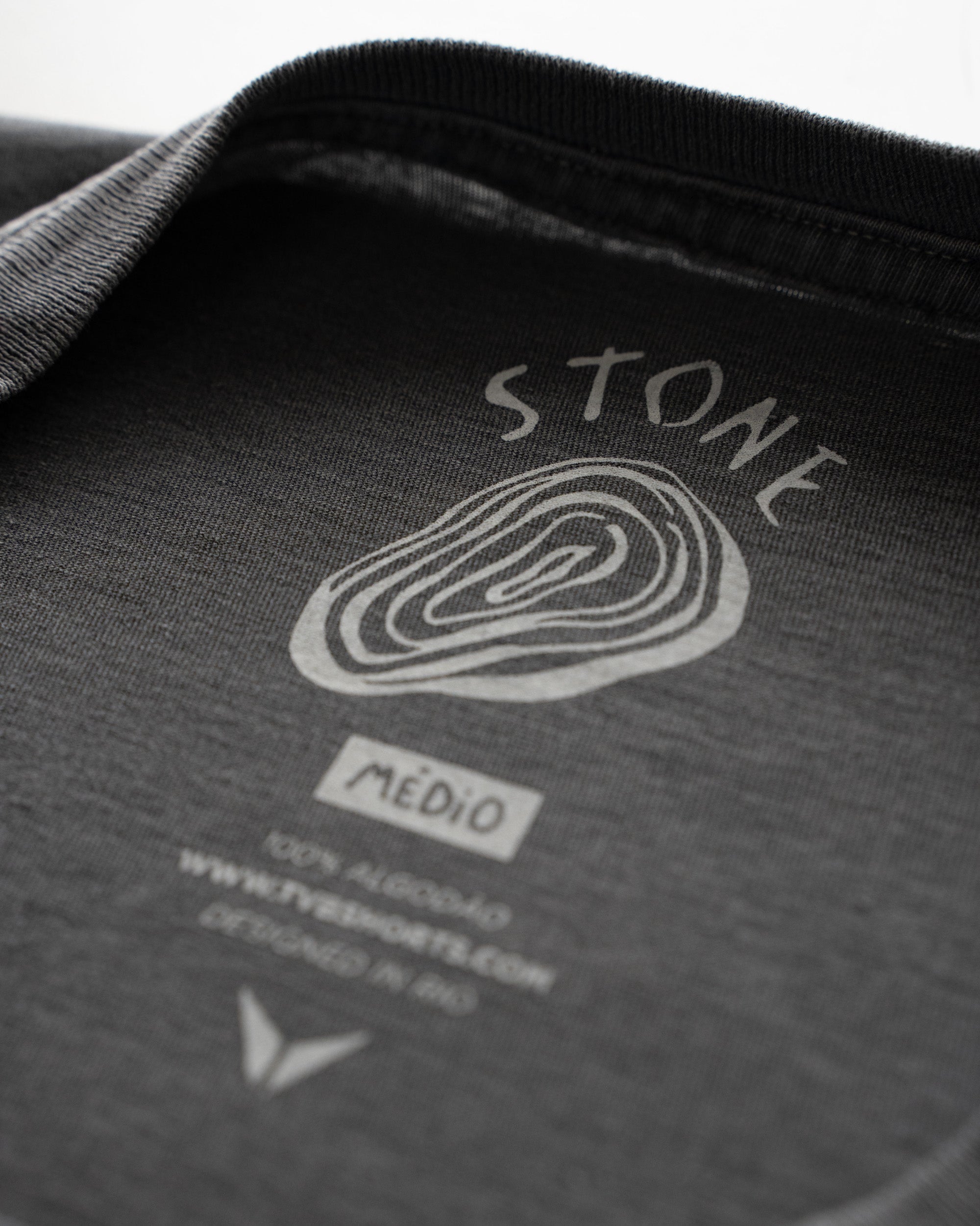 T-Shirt Paraíso Não Distante Preto Stone